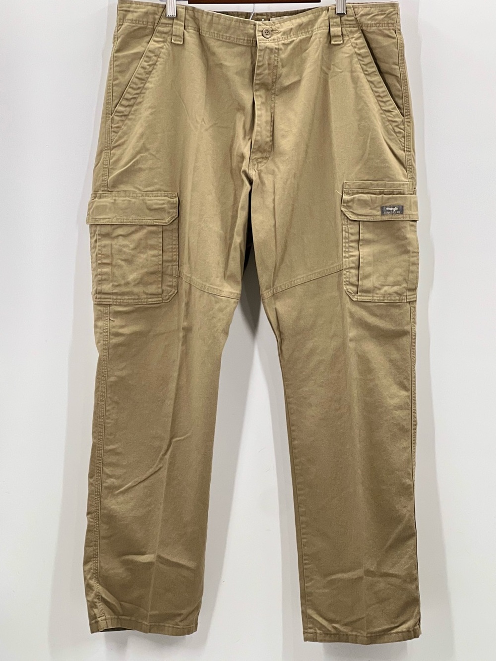 J043 Wrangler Men's Tan Cargo Pants - Classic Utility Style 40X32